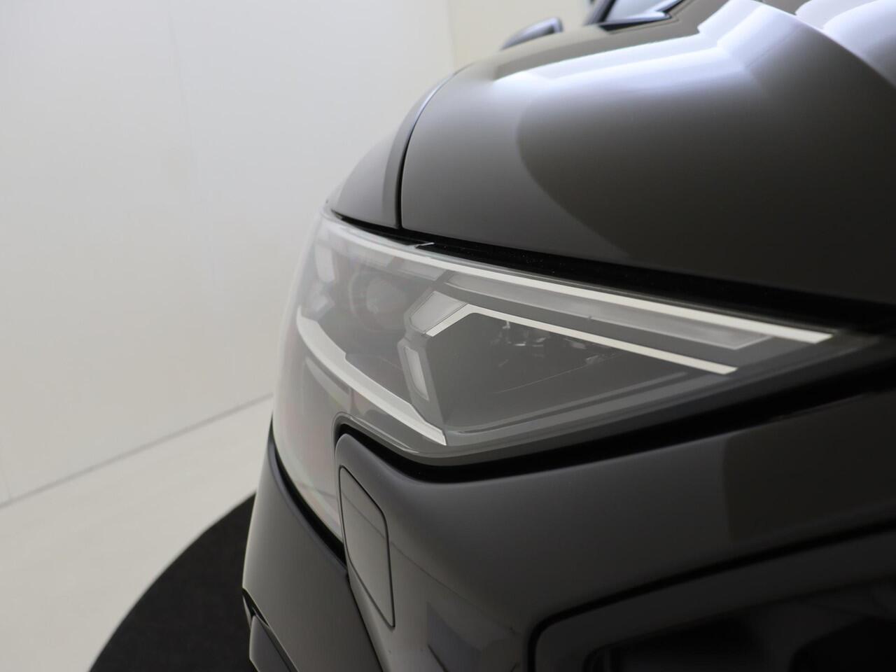 Audi Q8 60 TFSI e quattro Pro Line S Competition | Panoramadak | Vierwielbesturing | Trekhaak | Bang & Olufsen | Head-up display | Lederen bekleding 'Valcona' | 360 camera |