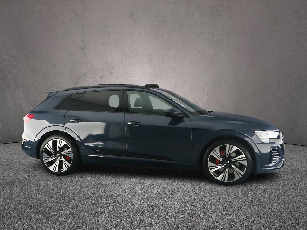 Audi Q8 e-tron 55 quattro S Edition 115 kWh | Trekhaak | Tour | Pano | Memory | Rolgordijnen | Ambient Lighting | Carplay | ACC |