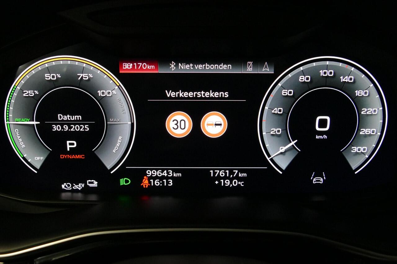 Audi Q8 60 TFSI e quattro Competition / S-Line / HD Matrix LED / Servosluiting / RS-Sportstoelen / Elektr. verstelbare voorstoelen / Head-Up Display / Stuur- & stoelverwarming / 360 graden camera / Bang & Olufsen Sound / Achterbank verwarming / 22'' LMV / Trekhaa