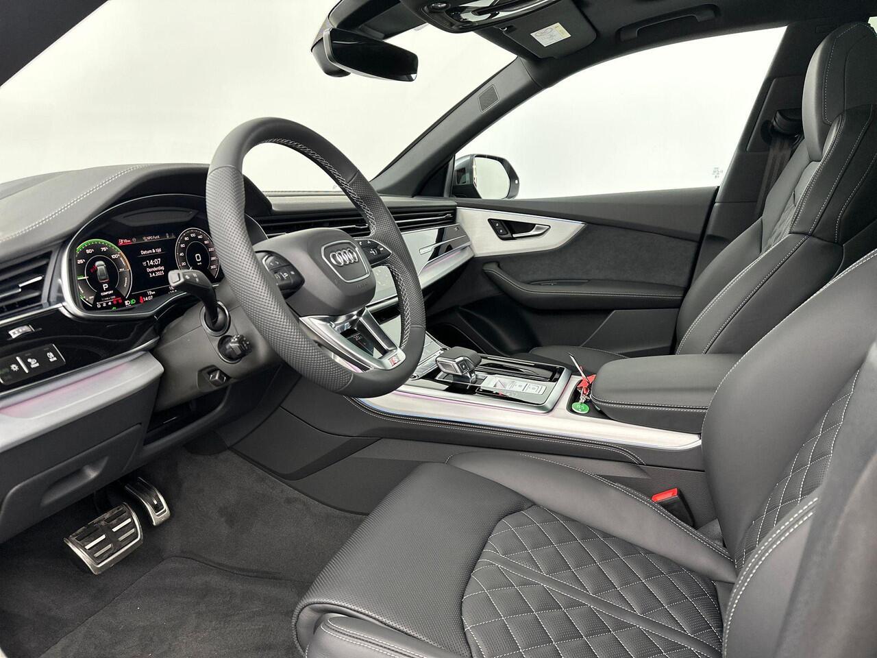 Audi Q8 Pro Line S 55 TFSI e 290 kW / 394 PK SUV 8 versn.