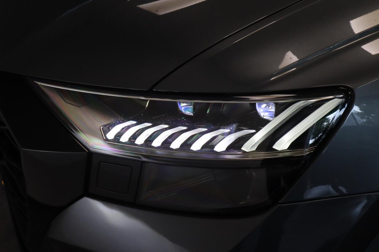 Audi Q8 4.0 TFSI RS Q8 quattro Panoramadak 23''Velgen Head-Up B&O Audio