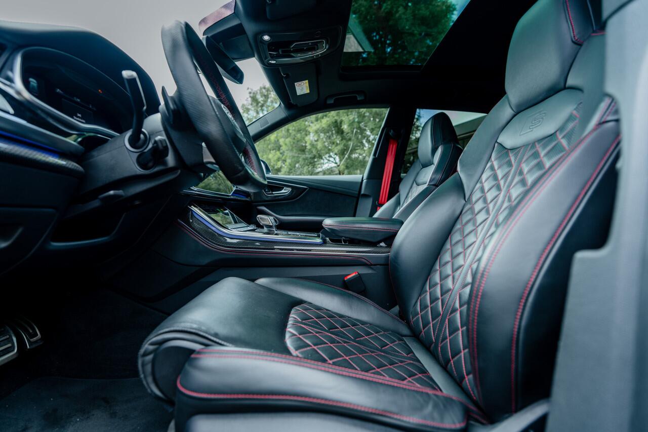 Audi Q8 55 TFSIe 465 pk quattro ABT Aero Pro Line S | ABT Power S 465pk | Panoramadak | Carbon exterieur pakket | Uitgebreid leder pakket | Rode stiksels | B&O premium | panorama dak | Matrix LED | massage | S-Sportstoelen