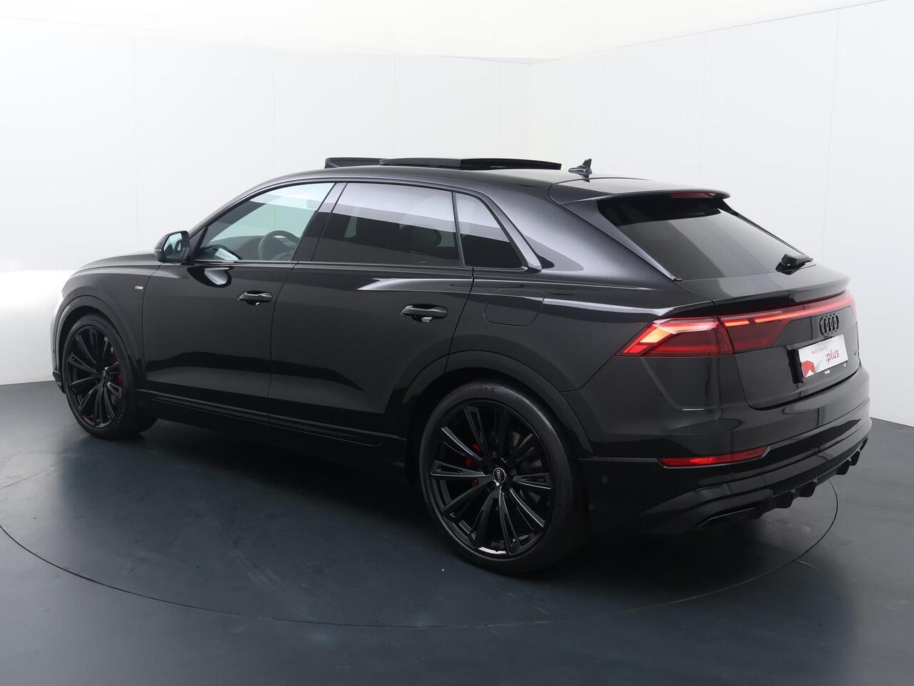 Audi Q8 60 TFSI e quattro Pro Line S Competition | 490 PK | SoH 100% | Panoramadak | Vierwielbesturing | Head-Up display | Trekhaak | 22" velgen | HD Matrix LED koplampen | Verlengde fabrieksgarantie |