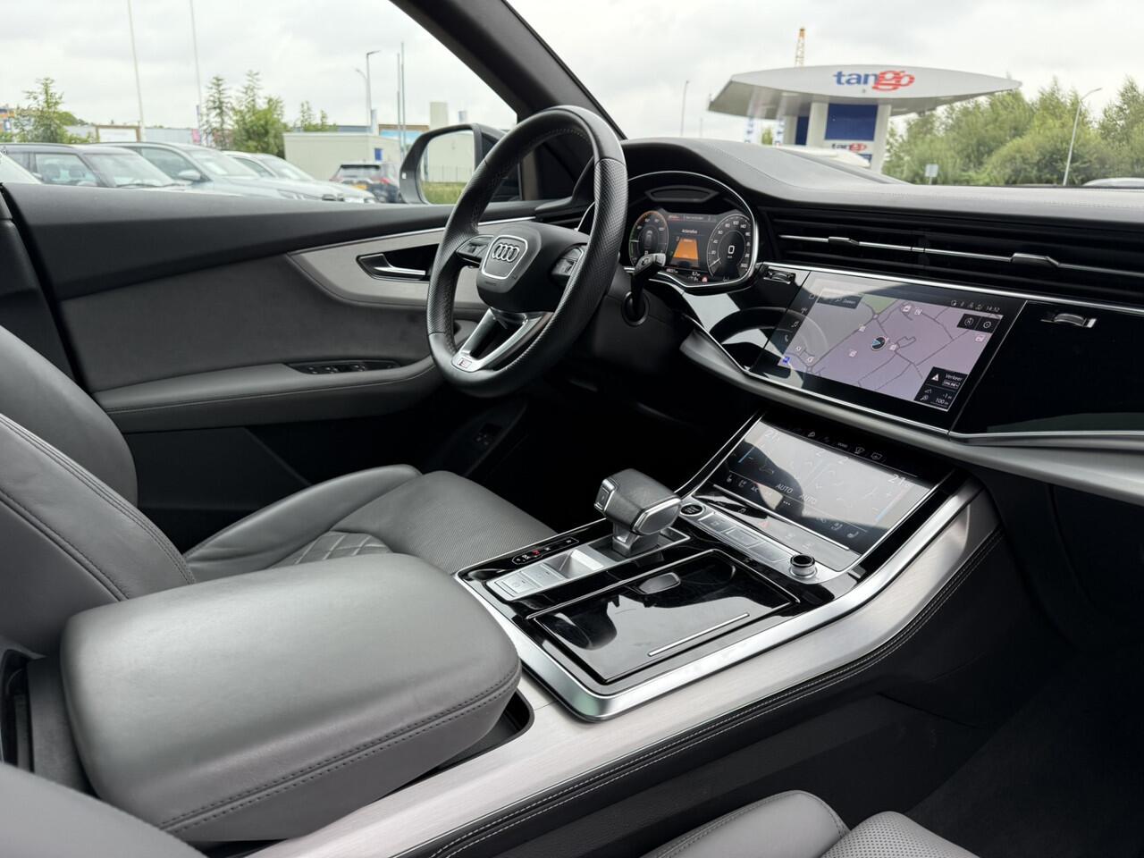 Audi Q8 60 TFSI e 467 PK Quattro Pro Line S-Line Competition Panoramadak S-Line Sportstoelen Plus Trekhaak Stuurverwarming Stoelverkoeling ACC Audi Exclusive Individueel-lak Rotor Grau!