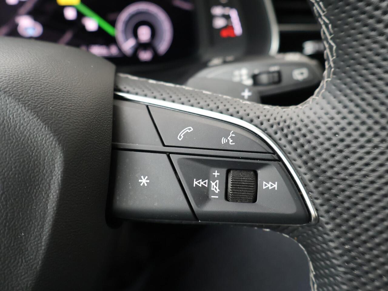 Audi Q8 60 TFSI e quattro Pro Line S Competition | 490 PK | SoH 100% | 23" wielen | Panoramadak | Trekhaak wegklapbaar | B & O Premium 3D | Head-up display | 360 graden camera| S line |