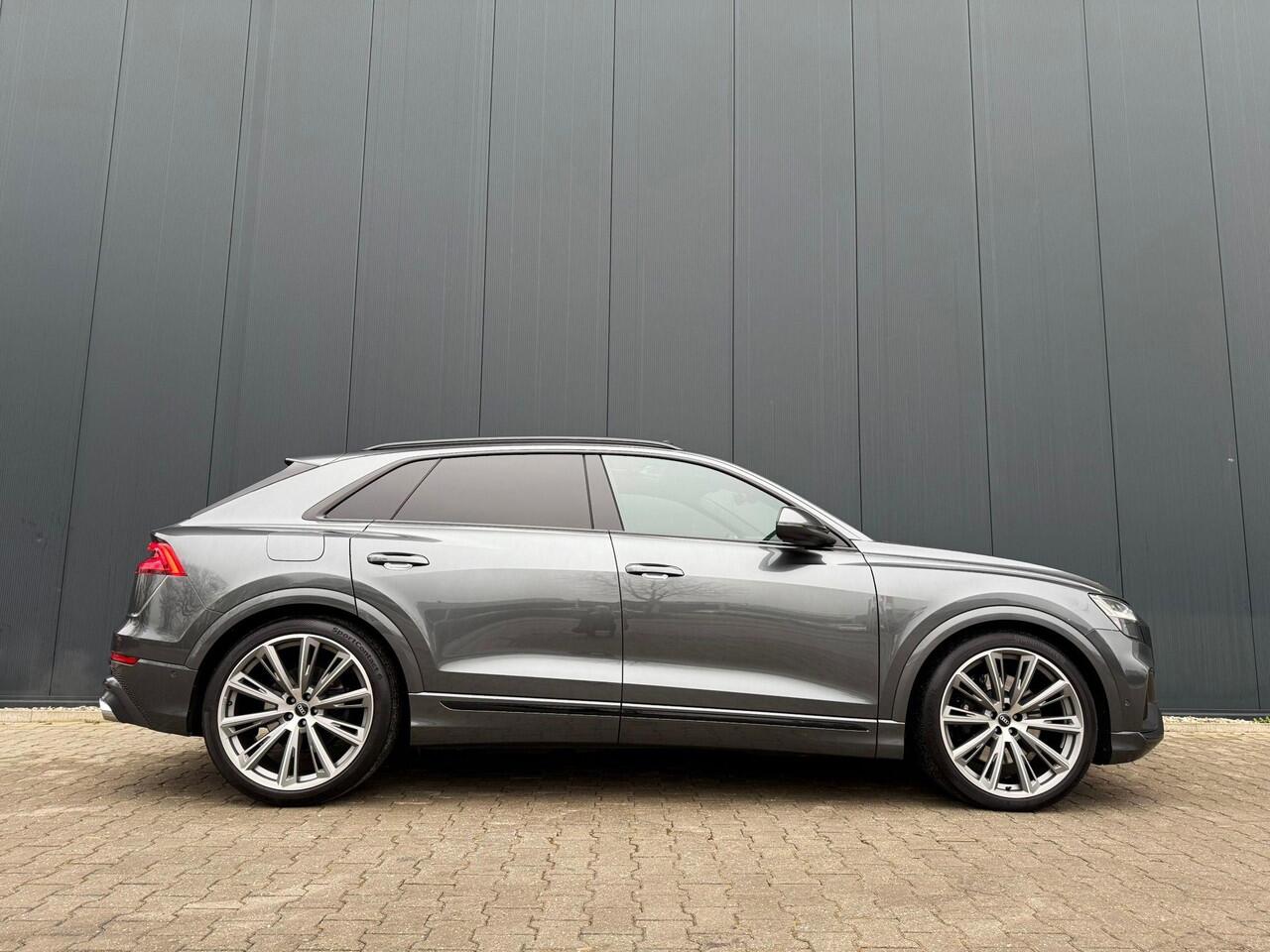Audi Q8 4.0 TFSI SQ8 quattro 23 inch / carbon / Pano