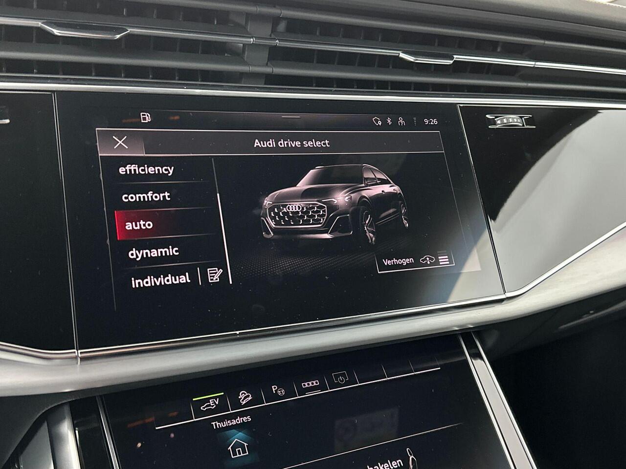 Audi Q8 Pro Line S 55 TFSI e 290 kW / 394 PK SUV 8 versn.