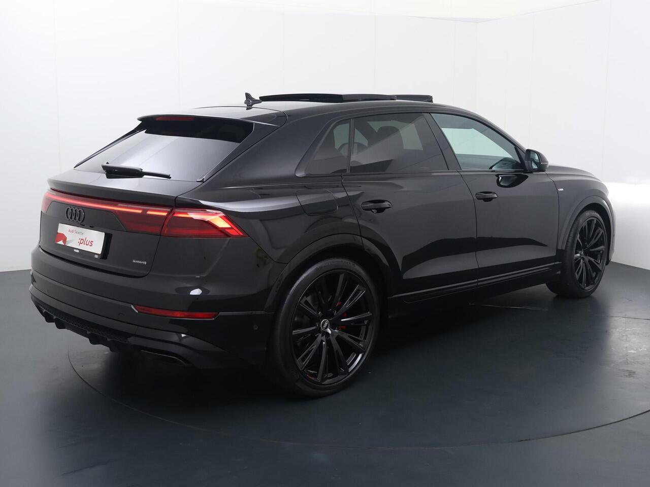 Audi Q8 60 TFSI e quattro Pro Line S Competition | 490 PK | SoH 100% | Panoramadak | Vierwielbesturing | Head-Up display | Trekhaak | 22" velgen | HD Matrix LED koplampen | Verlengde fabrieksgarantie |