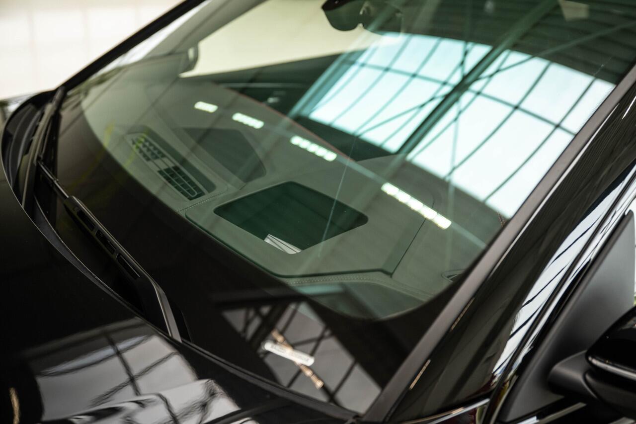 Audi Q8 60 TFSI e Competition | 5 jaar garantie | Alcantara | Rood stiksel | Rode gordel | Soft-close | 5 jaar garantie |