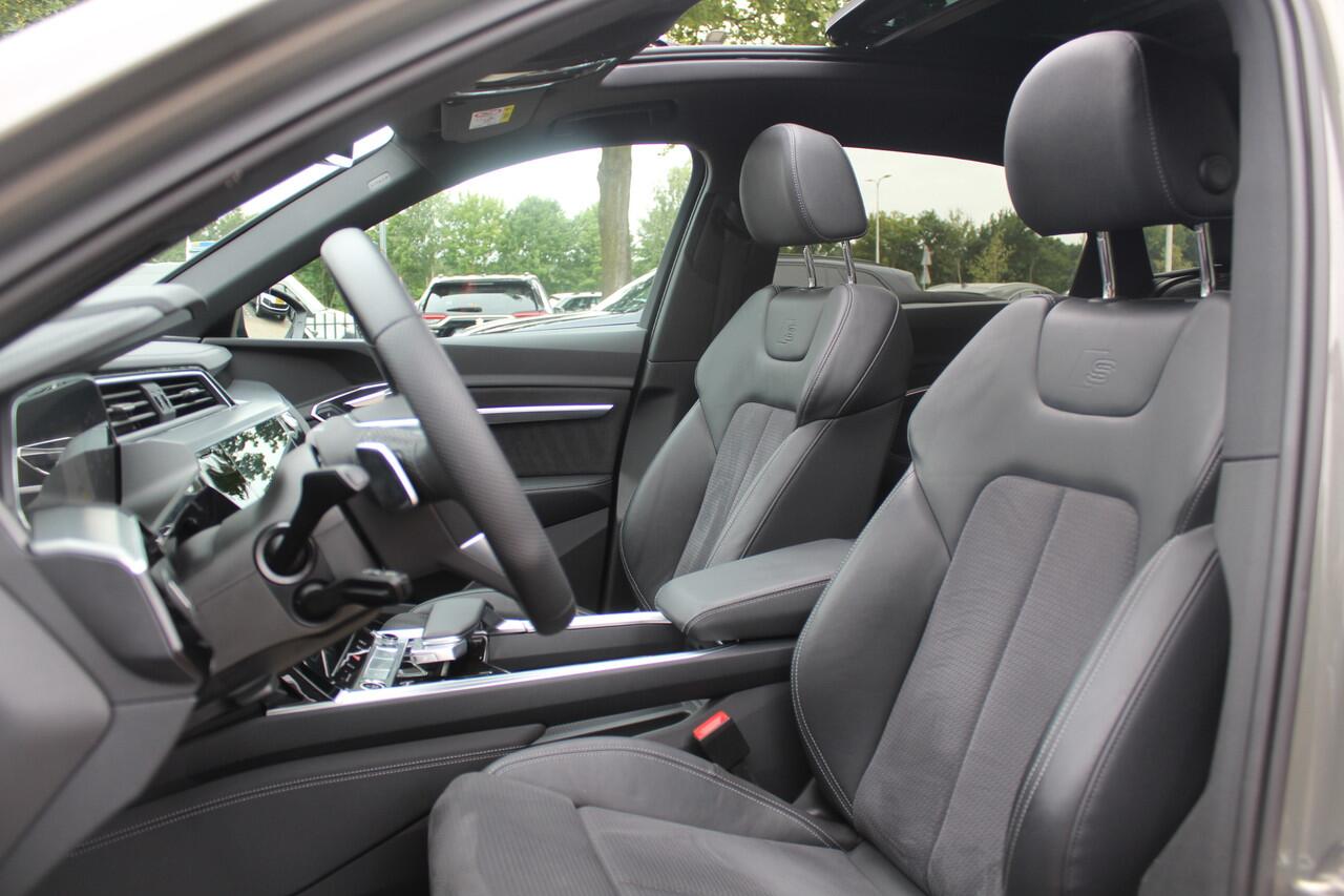 Audi Q8 Sportback e-tron 55 quattro S Edition Competition 115 kWh / SoH 94.8 % / Trekhaak / Panoramadak / Camera / Sfeerverlichting / 21'' / Keyless / Luchtvering / Stuurverwarming / DAB / ACC