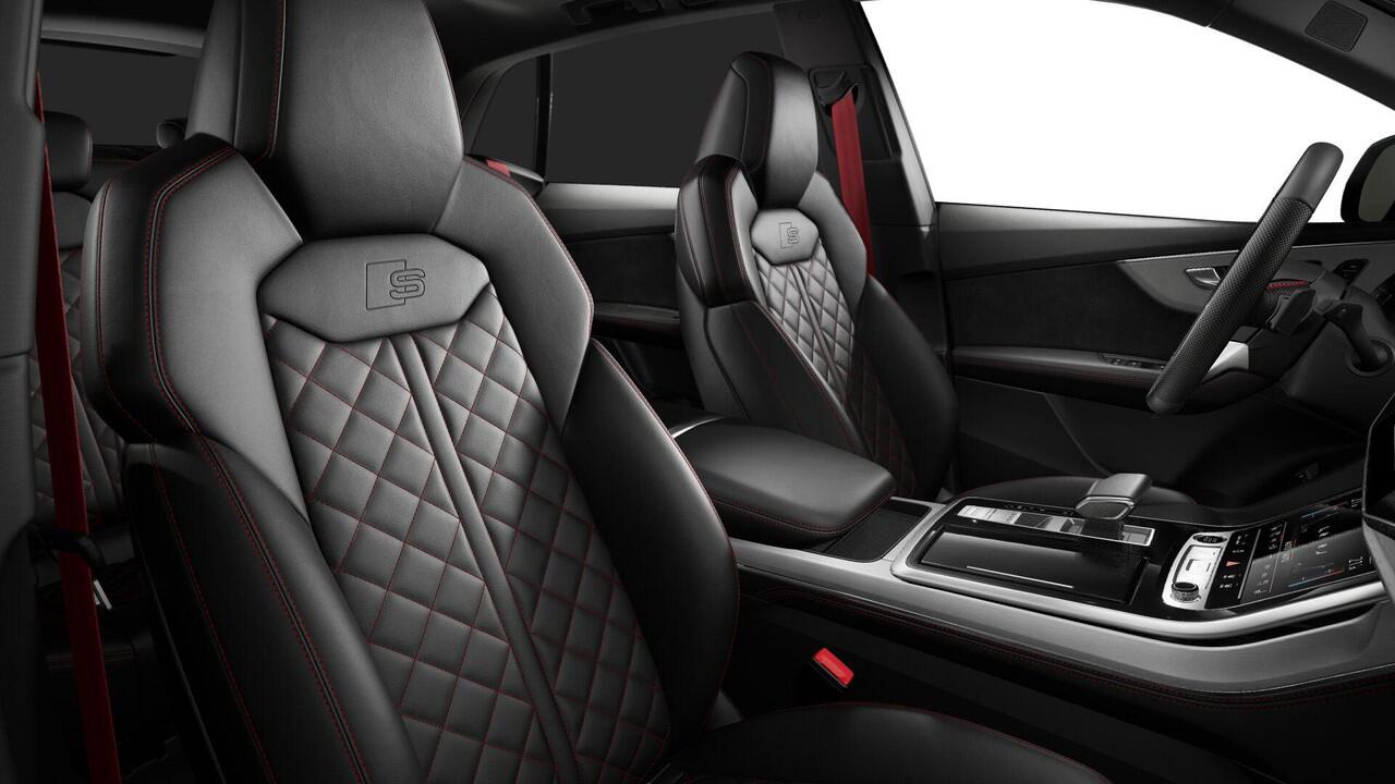 Audi Q8 55 TFSI e quattro Pro Line S 394pk | Rood stiksel / Gordels | Panoramadak | B&O | Vierwielbesturing | Ass.Plus.Remote | Sportstoel Plus | 23'' inch Zwart | Trekhaak |