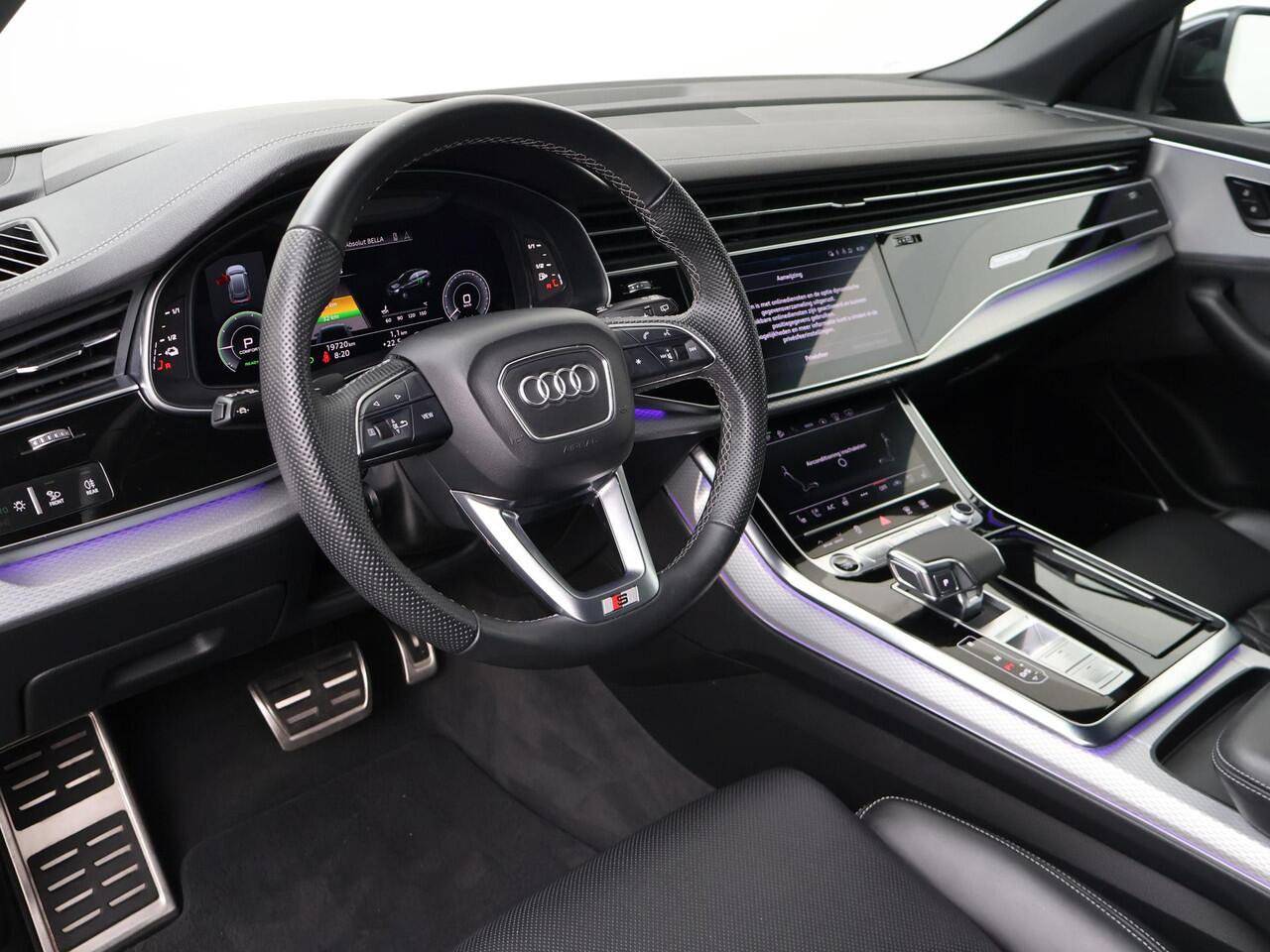 Audi Q8 60 TFSI e quattro Pro Line S Competition | 490 PK | SoH 100% | Trekhaak | Panoramadak | Head-Up display | Luxe lederen bekleding | 22" LM velgen | 360 graden camera |