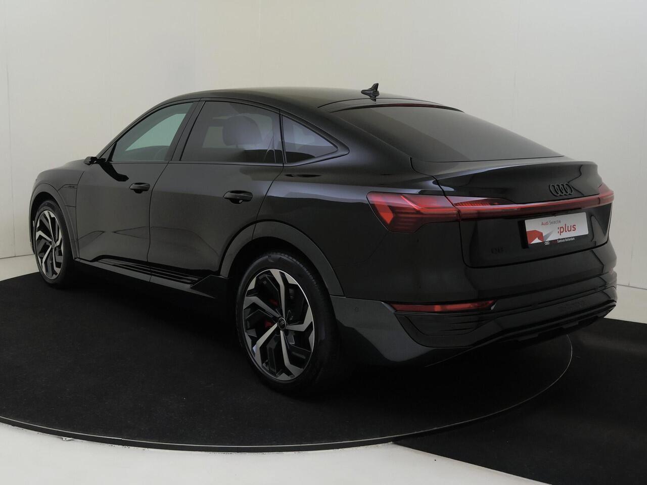 Audi Q8 Sportback e-tron 55 quattro Advanced Edition 115 kWh | 360 camera | Virtual mirrors | Keyless | 4-zone airco | Adaptieve cruise control | Parkeerasisstent | Sfeerverlichting | Lederen bekleding |
