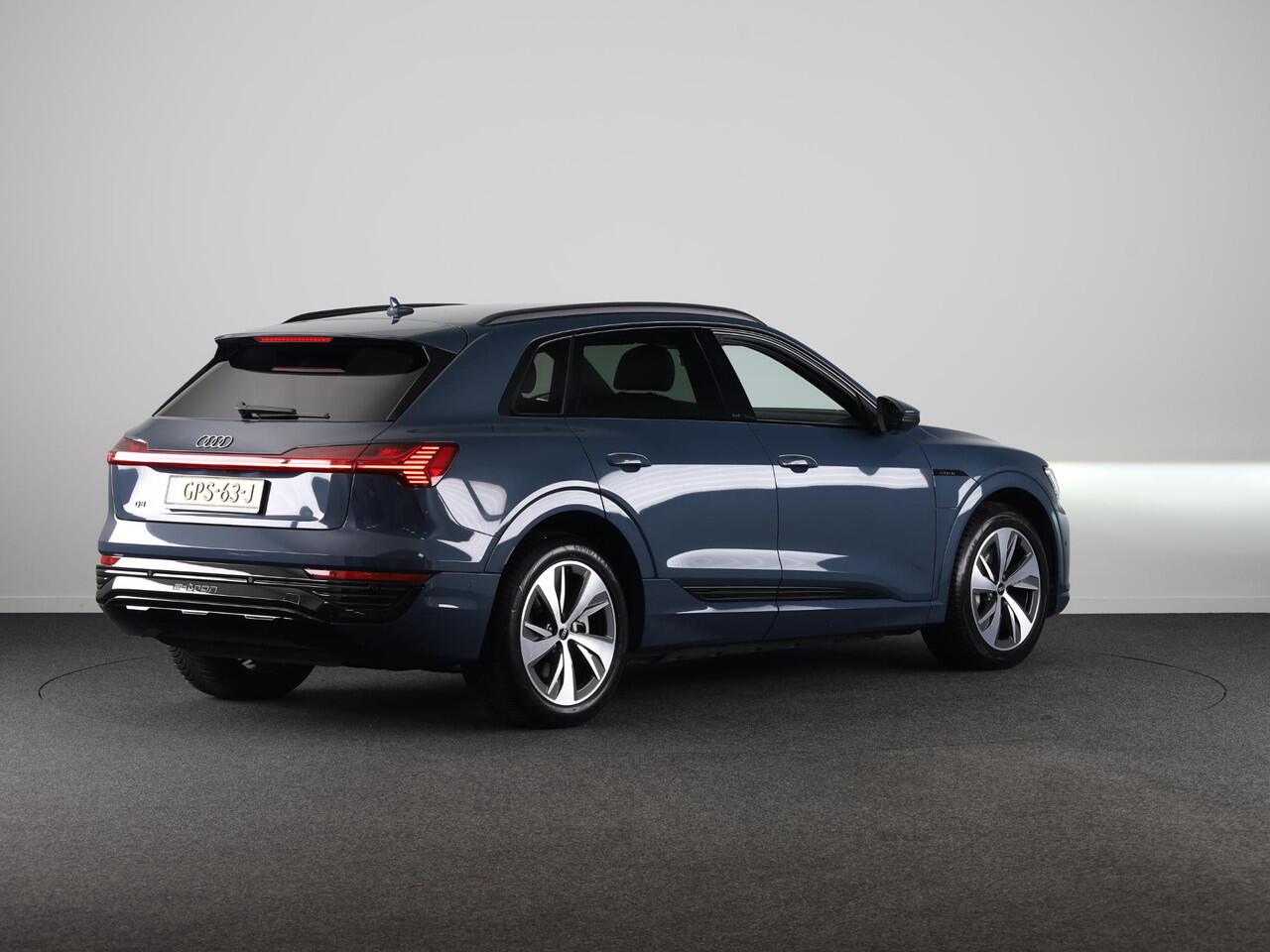 Audi Q8 e-tron 50 quattro Edition 95 kWh 340pk | Lederen bekleding | | 20 inch lichtmetalen velgen | Elektrisch verstelbare voorstoelen met geheugen | Parkeercamera |