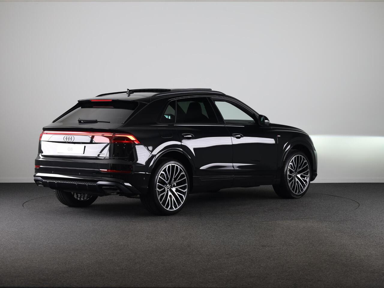Audi Q8 55 TFSI e quattro Pro Line S 394pk | Servosluiting | Panoramadak | B&O | Ass.Plus.Remote | Sportstoel Plus | 23'' inch zilver | Trekhaak |