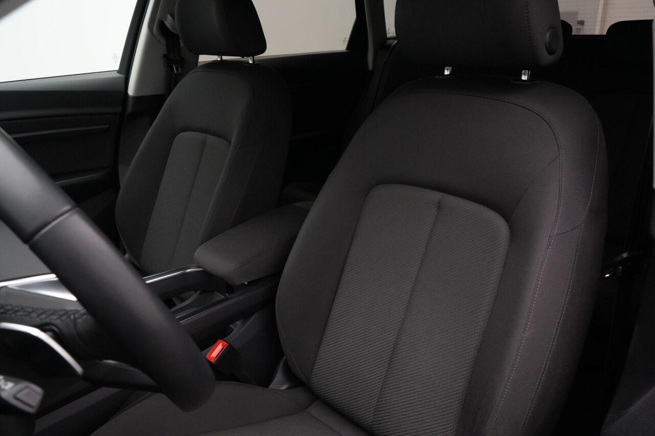 Audi Q8 e-tron 50 quattro Edition 95 kWh 340 pk | Luchtvering | Achteruitrijcamera | Navigatie | Stoelverwarming | Apple Carplay / Android Auto