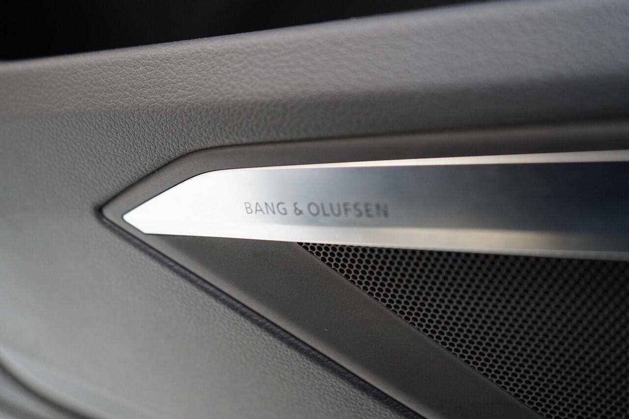 Audi Q8 e-tron 55 quattro 408pk S Edition 115 kWh | Head-Up | BTW | Panoramadak | Leder | Keyless | Trekhaak afn. | B&O