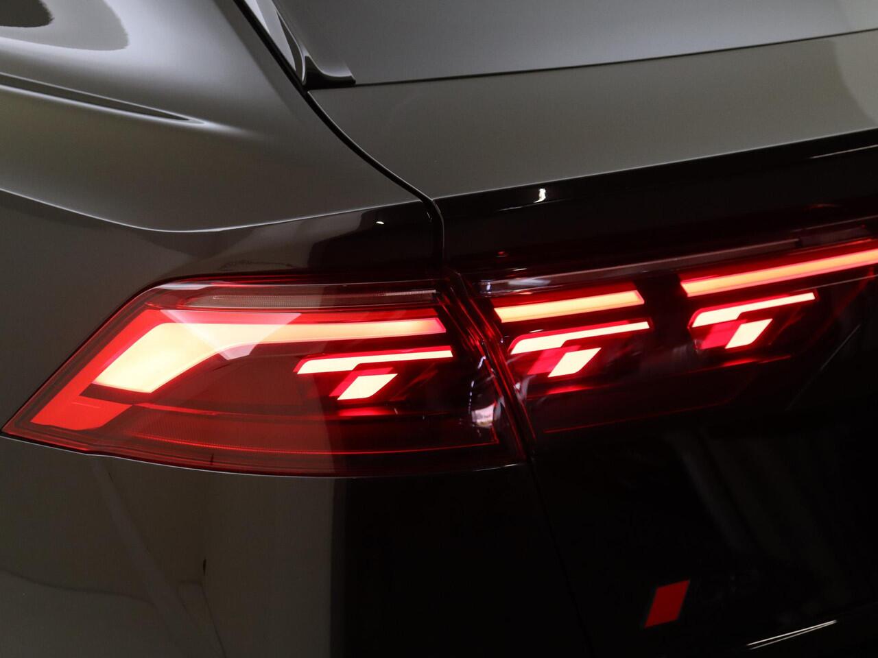 Audi Q8 60 TFSI e quattro Pro Line S Competition | Panoramadak | Vierwielbesturing | Trekhaak | Bang & Olufsen | Head-up display | Lederen bekleding 'Valcona' | 360 camera |