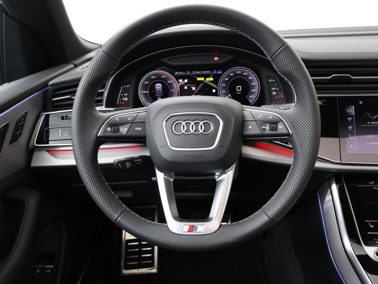 Audi Q8 60 TFSI e quattro Pro Line S Competition | 490 PK | SoH 100% | Panoramadak | Vierwielbesturing | Head-Up display | Trekhaak | 22" velgen | HD Matrix LED koplampen | Verlengde fabrieksgarantie |