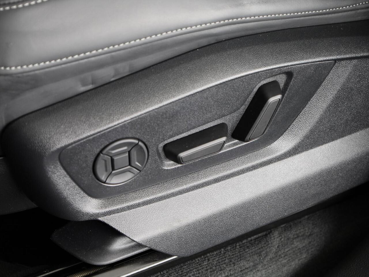 Audi Q8 55 TFSI e quattro Pro Line S 394pk | Panoramadak | Lederen bekleding | Head Up Display | Luchtvering | Trekhaak