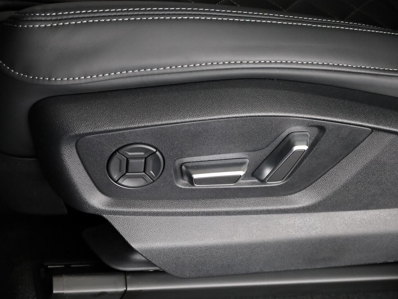 Audi Q8 55 TFSI e quattro Pro Line S 394pk | Servosluiting | Panoramadak | B&O | Ass.Plus.Remote | Sportstoel Plus | 23'' inch zilver | Trekhaak |