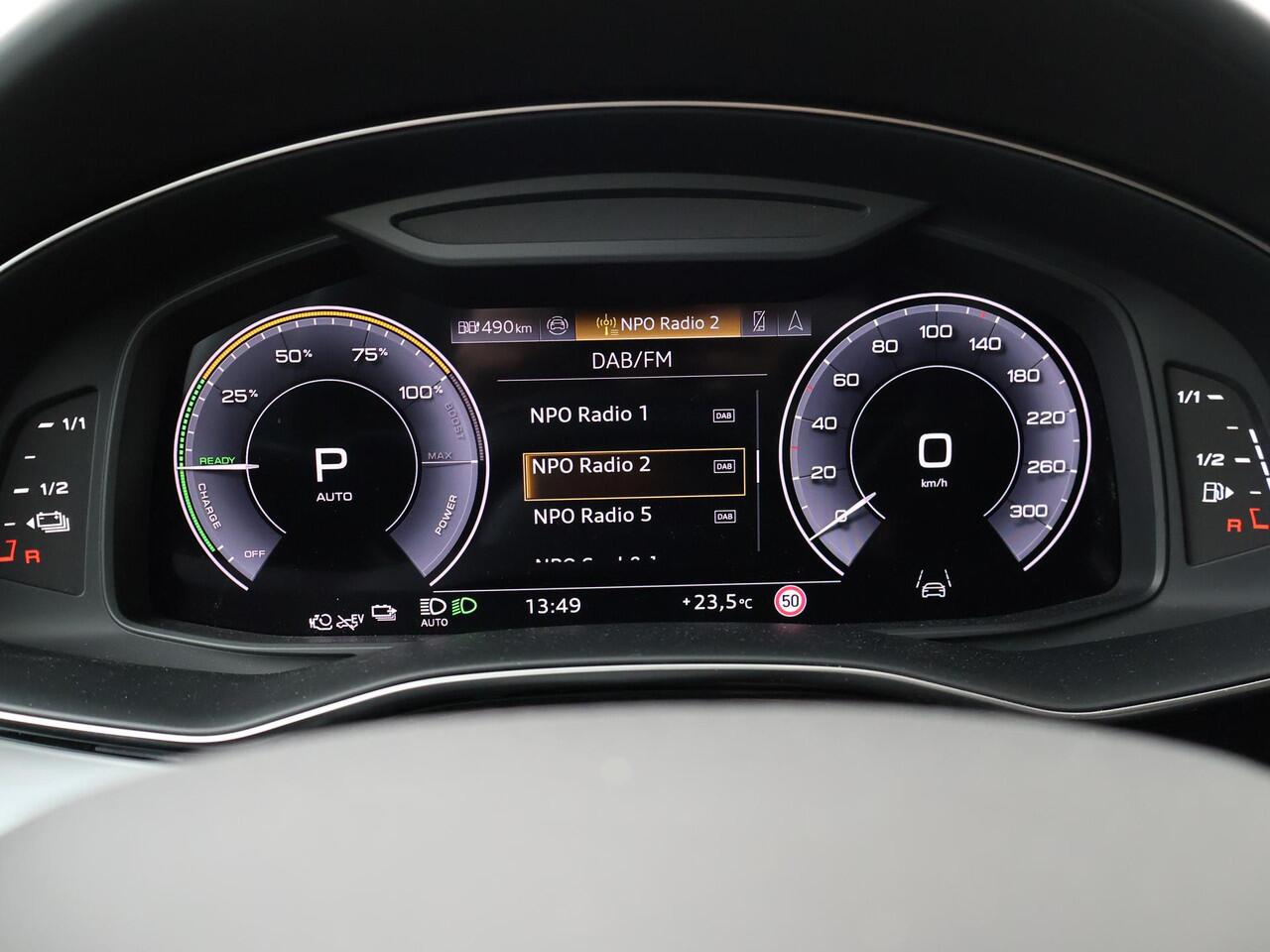 Audi Q8 Pro Line S 55 TFSI e quattro tiptronic | Bang & Olufsen premium | Ledinstaplicht logoprojectie | Interieurpakket Leder | Velgen multispaaks 23 Inch | Achterbank plus | Glazen panoramadak | Verwarmd Stuurwiel | Trekhaak en aanhangerassistent | Sportstoelen