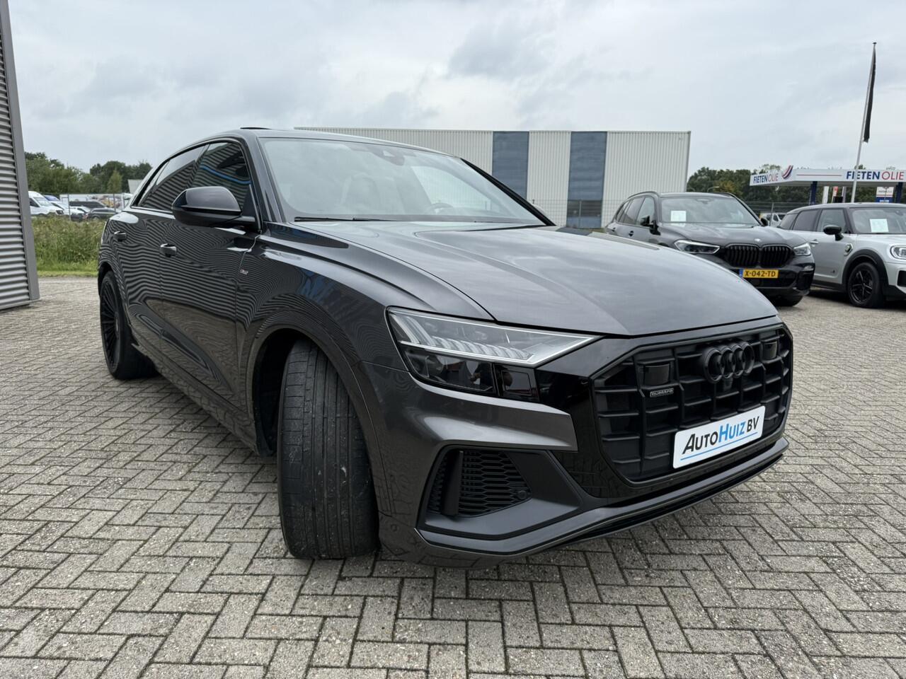 Audi Q8 60 TFSI e 467 PK Quattro Pro Line S-Line Competition Panoramadak S-Line Sportstoelen Plus Trekhaak Stuurverwarming Stoelverkoeling ACC Audi Exclusive Individueel-lak Rotor Grau!