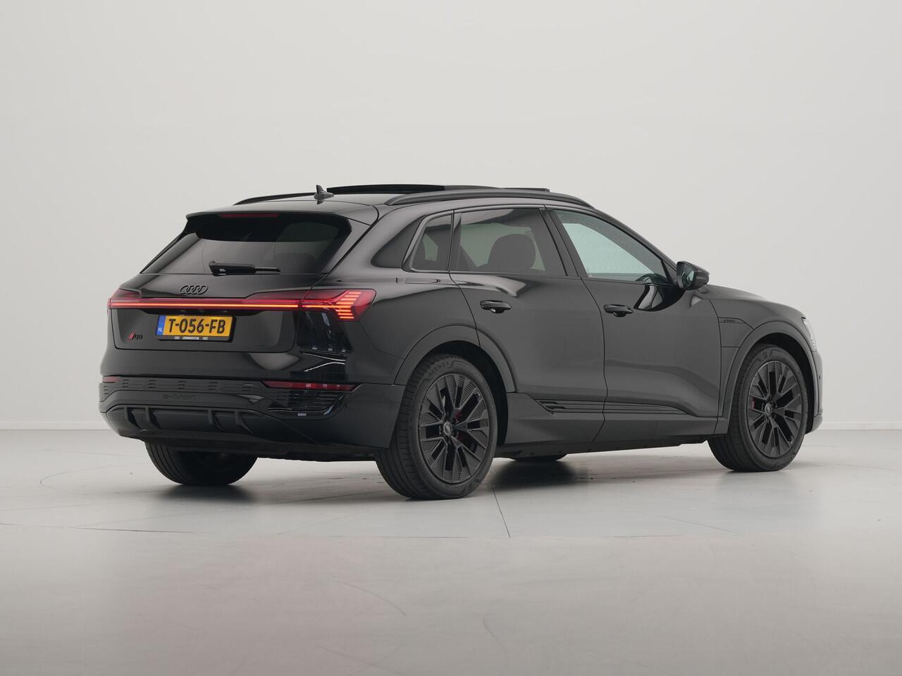 Audi Q8 e-tron 55 quattro S-Line Edition 115 kWh 408pk Panorama Navigatie Camera Matrix led 32