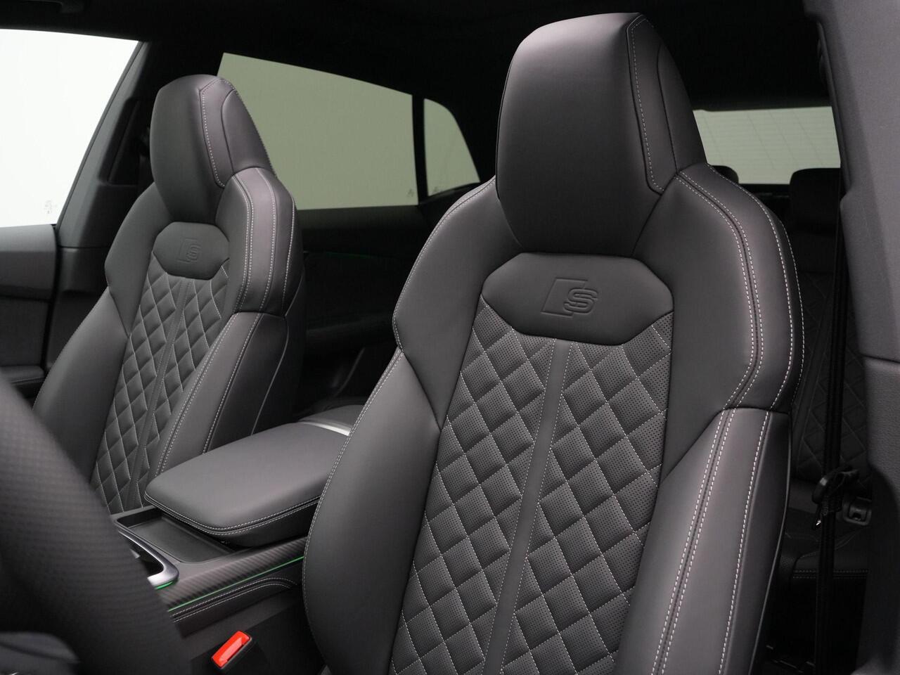 Audi Q8 60 TFSI e quattro 490 PK | Competition | Goodwood Green (Audi Exclusive) | Panoramadak | Trekhaak | Vierwielsturing | Sportstoelen plus | Laser LED | Bang & Olufsen | Rondomzicht camera