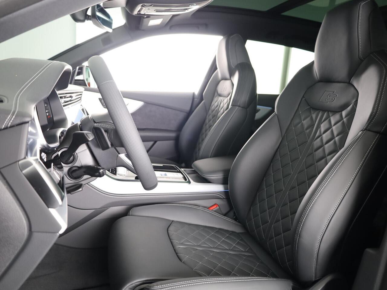 Audi Q8 55 TFSI e quattro Pro Line S 394pk | Servosluiting | Panoramadak | B&O | Ass.Plus.Remote | Sportstoel Plus | 23'' inch zilver | Trekhaak |