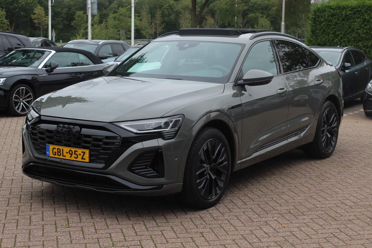 Audi Q8 Sportback e-tron 55 quattro S Edition Competition 115 kWh / SoH 94.8 % / Trekhaak / Panoramadak / Camera / Sfeerverlichting / 21'' / Keyless / Luchtvering / Stuurverwarming / DAB / ACC