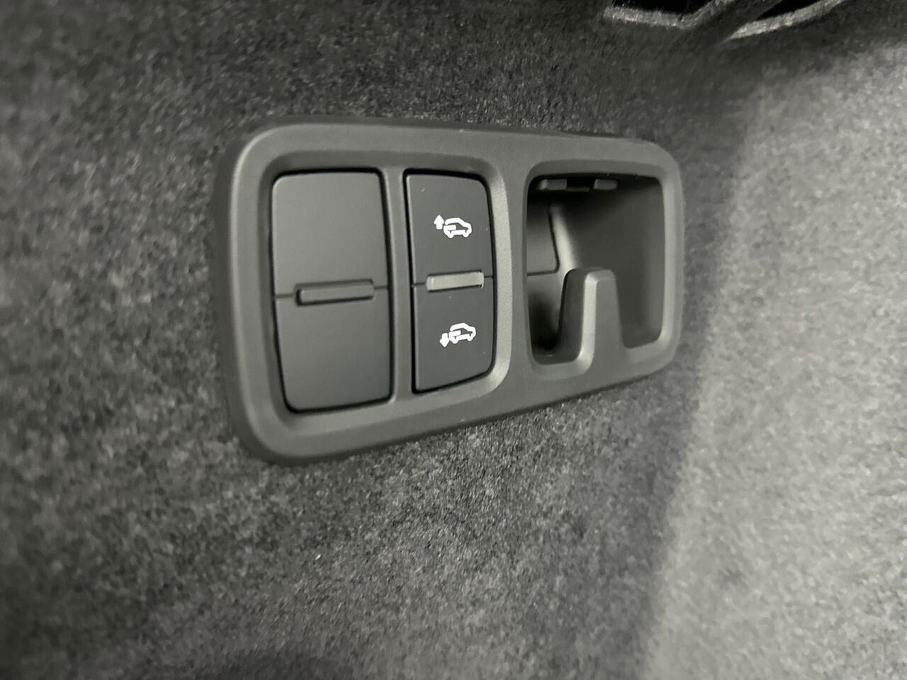 Audi Q8 Pro Line S 55 TFSI e 290 kW / 394 PK SUV 8 versn.