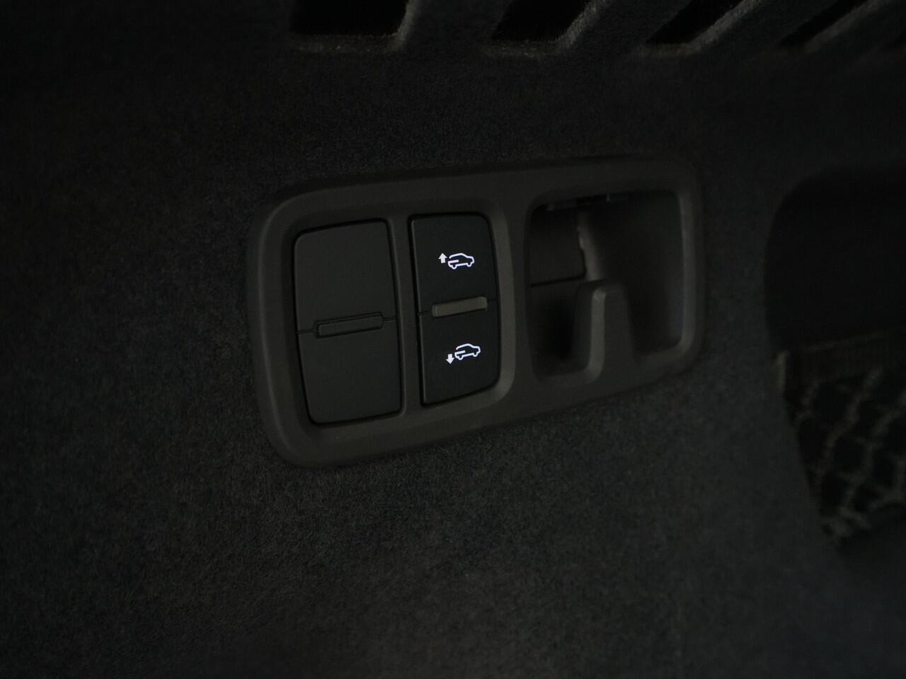 Audi Q8 55 TFSI e 380pk quattro Pro Line S-Line Navigatie Luchtvering Stoelmemory Bang & Olufsen 83