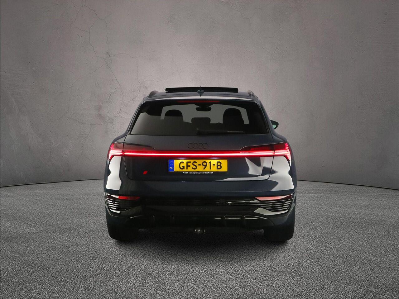 Audi Q8 e-tron 55 quattro S Edition 115 kWh | Trekhaak | Tour | Pano | Memory | Rolgordijnen | Ambient Lighting | Carplay | ACC |