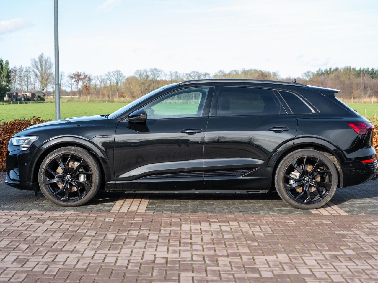Audi Q8 e-tron 50 quattro Advanced Edition 95 kWh | Afn trekhaak | Virtual Cockpit+ | Luchtvering | CarPlay | Adap Cruise | S-line 22" LM | Elek stoelen | Zwart Optiek | Full led | Org NL