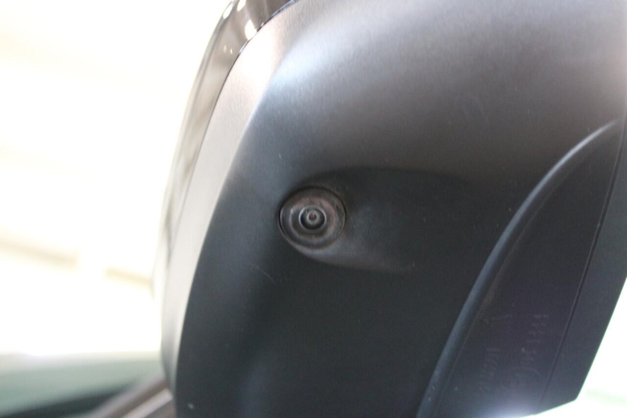 Audi RS Q3 Sportback 2.5 TFSI Quattro | Adaptieve cruise control | Memory seat | Alcantara stuurwiel | Apple carplay/Android auto | Sonos audio | Stoelverwarming | 360° camera |