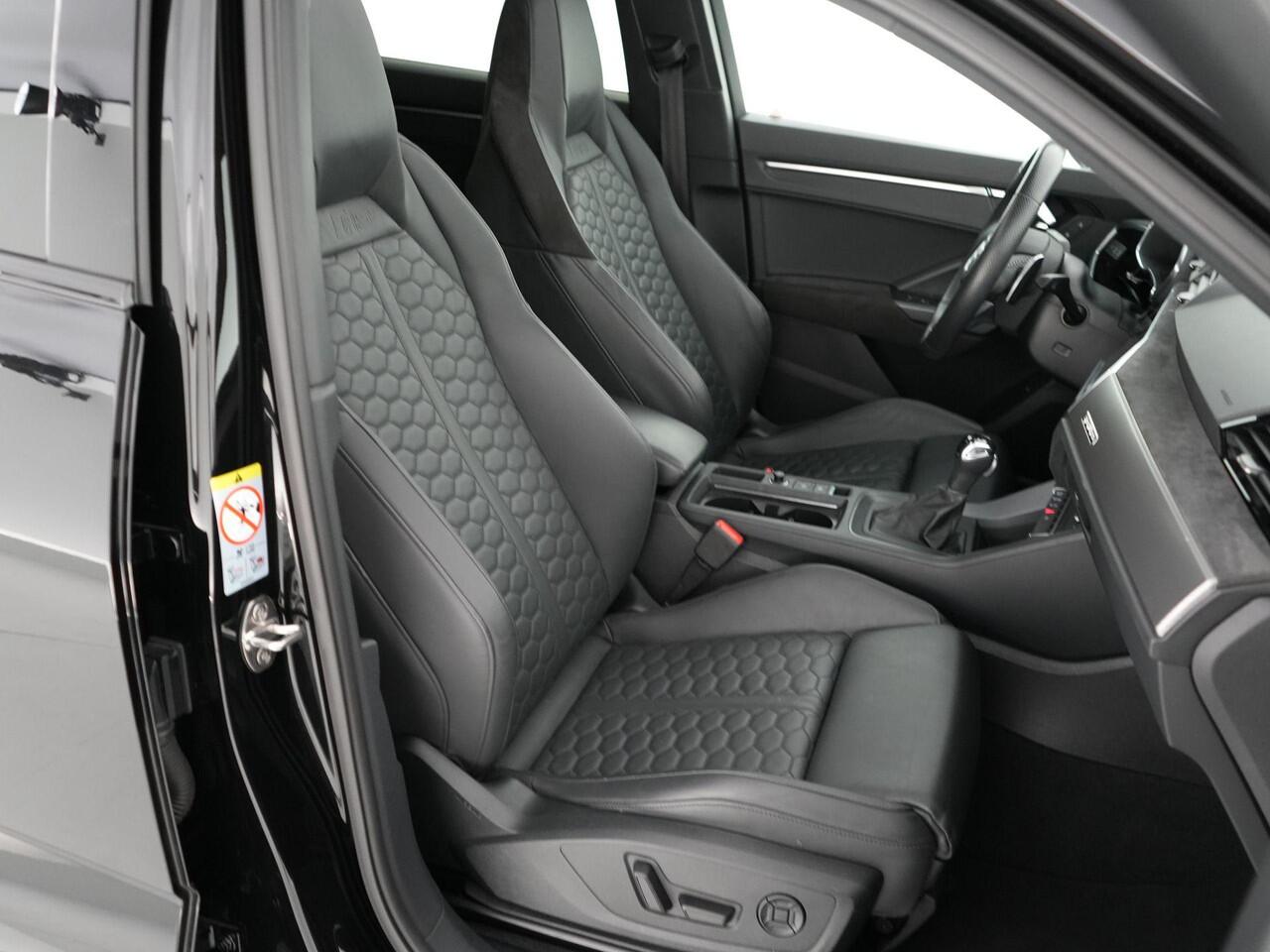 Audi RS Q3 RSQ3 Sportback 400pk TFSI |dealer onderhouden|panoramadak|RS-stoelen|360 camera|ACC||stoelverwarming|Matrix-LED|ektrische klep|blind spot|keyless|virtual cockpit|