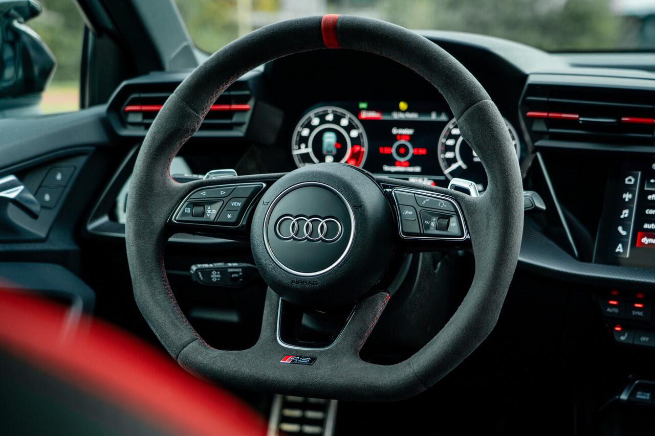 Audi RS3 Sportback ABT RS3-R 1/200 500pk Sportclassic Grau Porsche (Audi Exclusive) | Carbon | Panoramadak | Forged velgen | RS Design pakket rood | B&O | Matrix LED