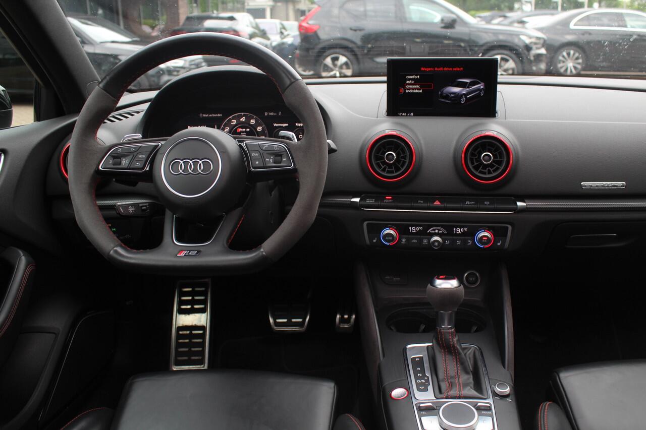 Audi RS3 Limousine 2.5 TFSI quattro / Full option! / Panoramadak / Camera / RS Seats / 19'' / Matrix LED / Virtual Cockpit / B&O / DAB / Audi Magnetic Ride / Navigatie / Stoelverwarming / ACC