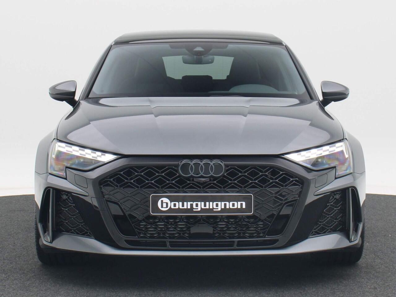 Audi RS3 Sportback 2.5 FSI | 400 PK Sportback | Privacyglas | 19 inch | Panoramadak | RS Sportuilaatsysteem | Sonos 3D |