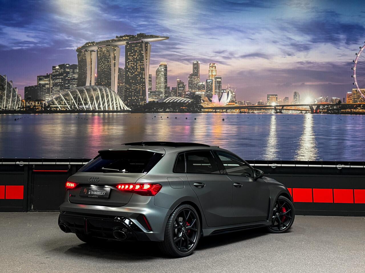 Audi RS3 Sportback 2.5 TFSI quattro |RS-Schaalstoelen|Sonos|MatteGrijs|HUD|Alcantara|Vol!