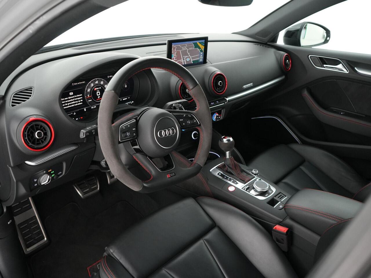 Audi RS3 Limousine 2.5 460pk TFSI quattro |APR stage 1|APR carbon air intake|Akrapovic|RS-stoelen|Bang&Olufsen|digital cockpit|Apple Carplay|Matrix-LED|blind spot|