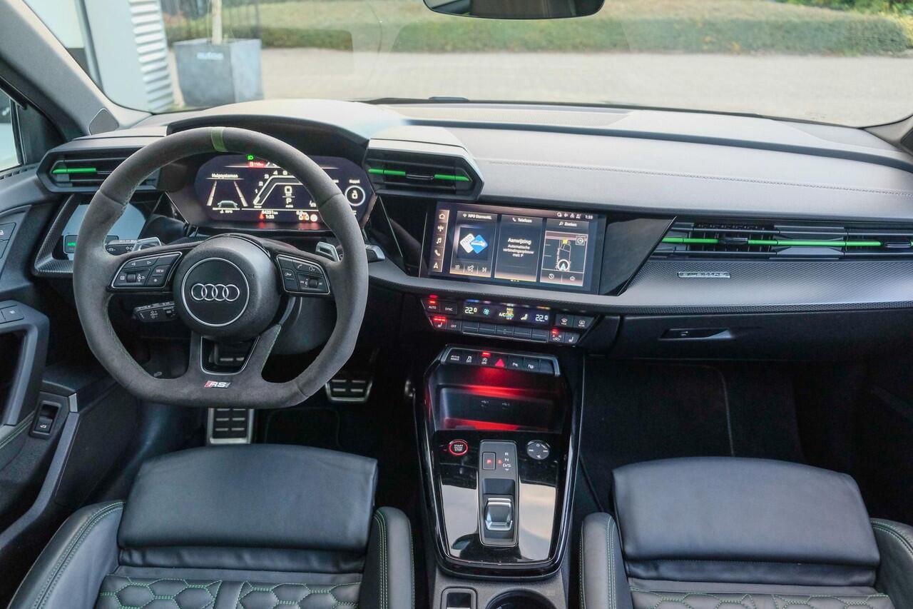 Audi RS3 Sportback 2.5 TFSI 400PK Quattro Hulk Panoramadak *BTW* Keramisch VOL! Massage B&O audio RS Dynamic