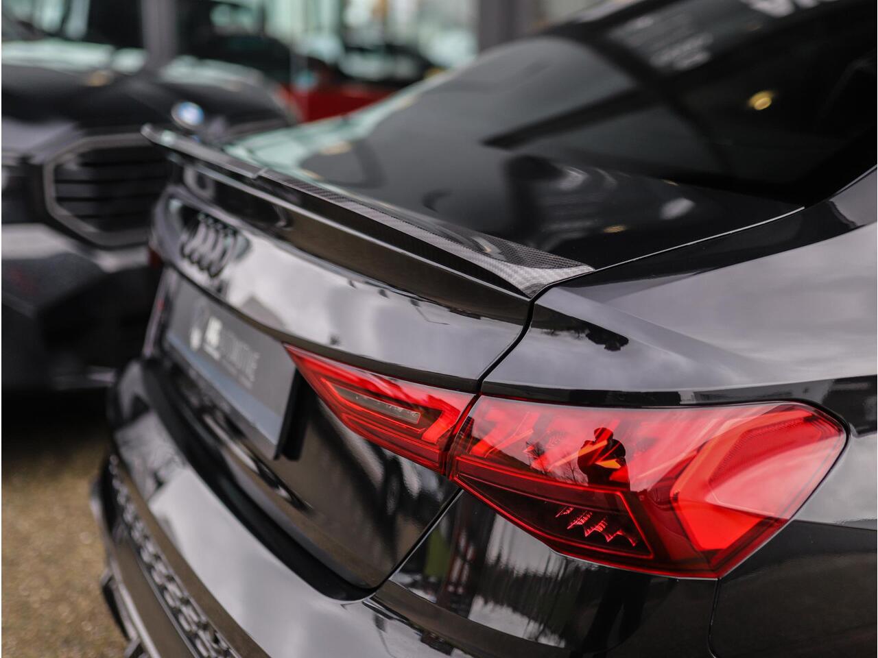 Audi RS3 Limousine 2.5 TFSI A3 quattro | CT Carbon | RS-Dynamic | Matrix | Keyless | B&O | Leder | Camera