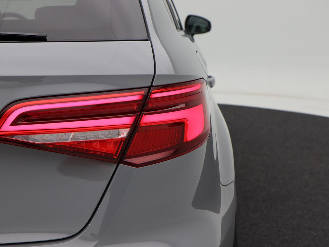 Audi RS3 Sportback 2.5 TFSi 400 Pk quattro | Matrix LED | Trekhaak | Nappa Leder | Digitale Cockpit | Abt 19 inch | Dealer onderhouden