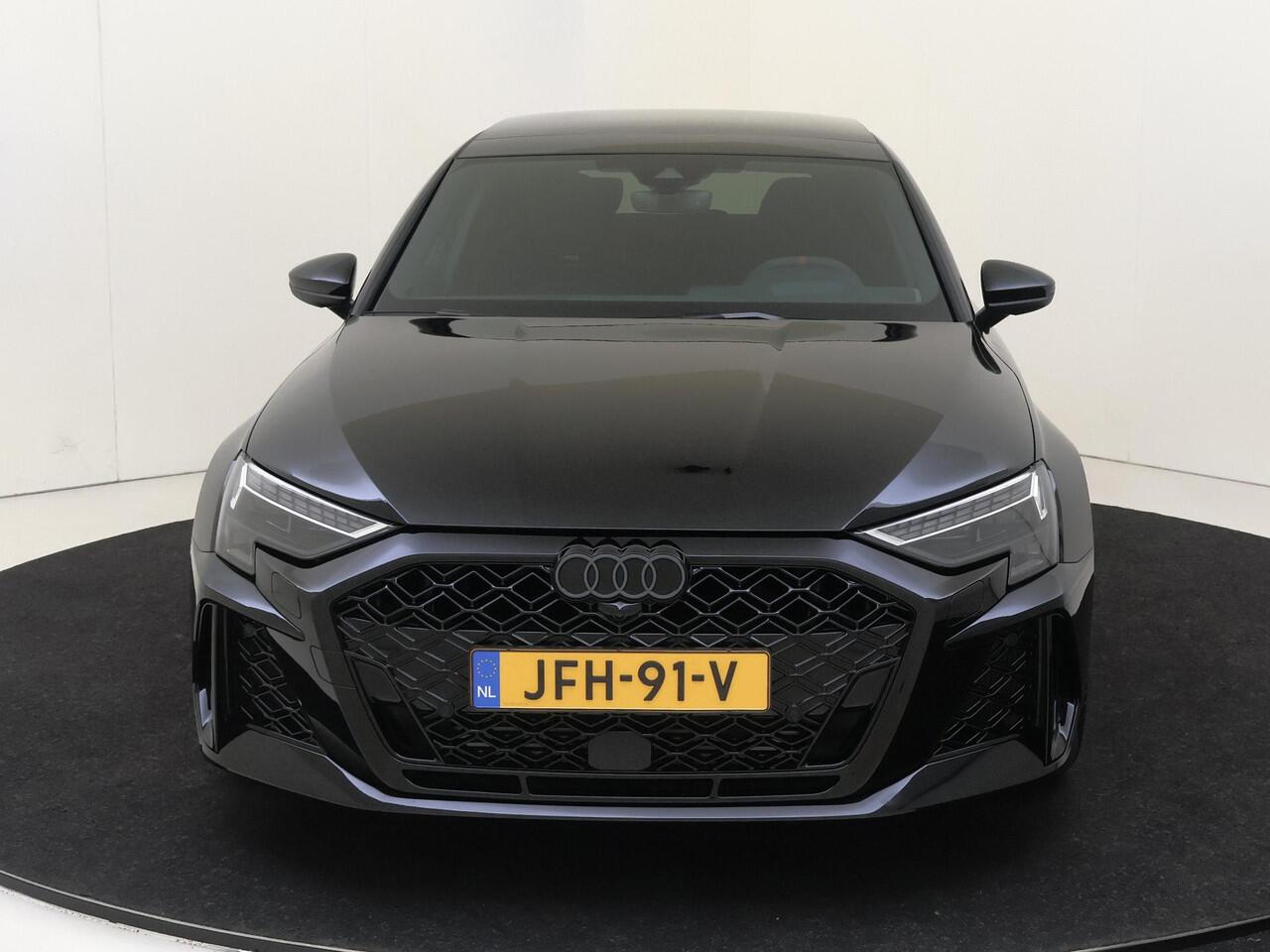 Audi RS3 Sportback 2.5 TFSI quattro | Panoramadak | RS-schaalstoelen | Head-op display | RS-sportuitlaat | SONOS audio | Parkeerassistent | Dodehoek detectie |