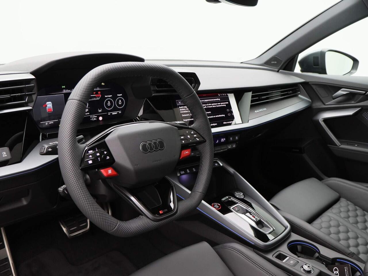 Audi RS3 Sportback 2.5 FSI | 400 PK Sportback | Privacyglas | 19 inch | Panoramadak | RS Sportuilaatsysteem | Sonos 3D |