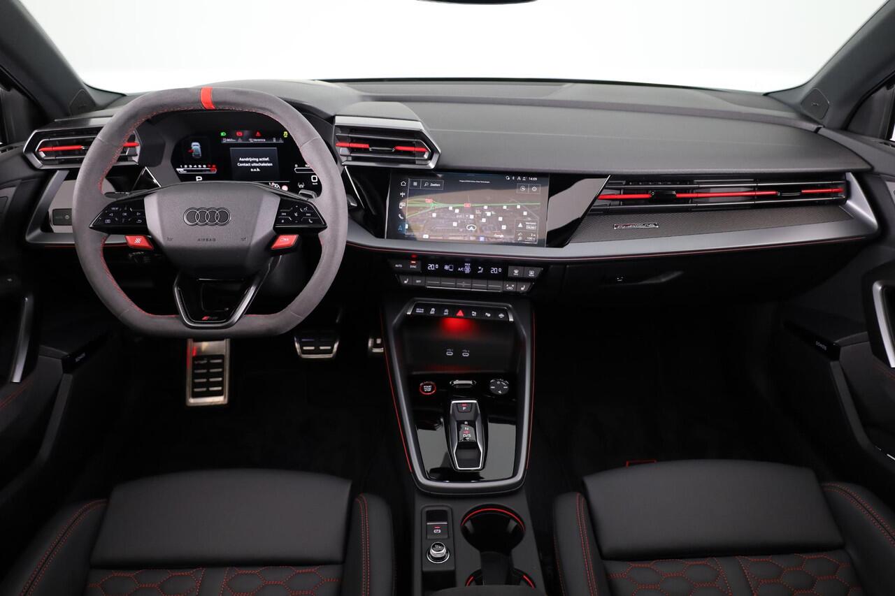 Audi RS3 Sportback 2.5 TFSI quattro 400pk | Private Lease vanaf ¤ 1.433,- per maand | Panoramadak | RS-sportuitlaatsysteem | RS carbon glanszwart | topsnelheid 280 km/h | Adaptief onderstel