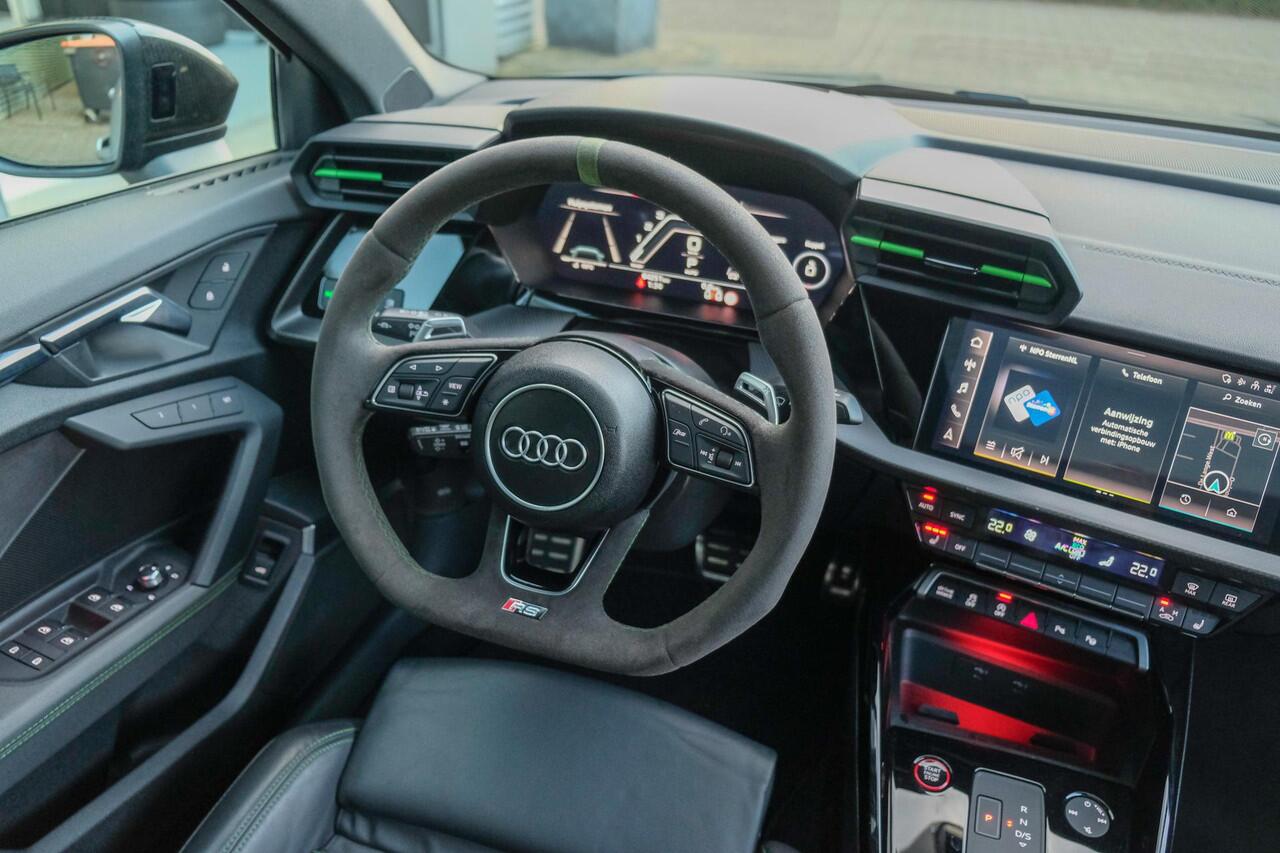 Audi RS3 Sportback 2.5 TFSI 400PK Quattro Hulk Panoramadak *BTW* Keramisch VOL! Massage B&O audio RS Dynamic