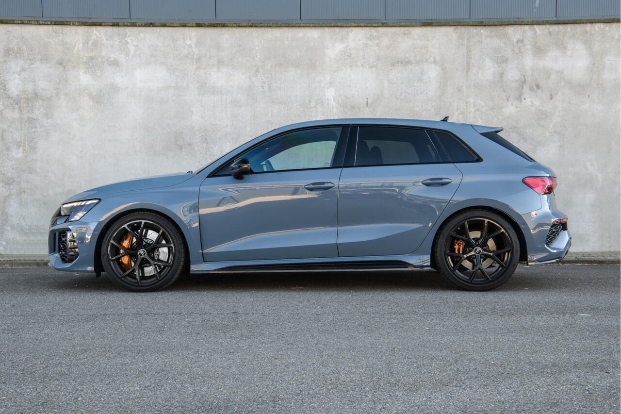 Audi RS3 URBAN AUTOMOTIVE - Akrapovic - Eventuri Performance Hatchback to stand out